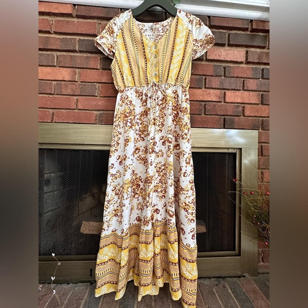 🛍️ Lapis  Beautiful  maxi dress with excellent condition.